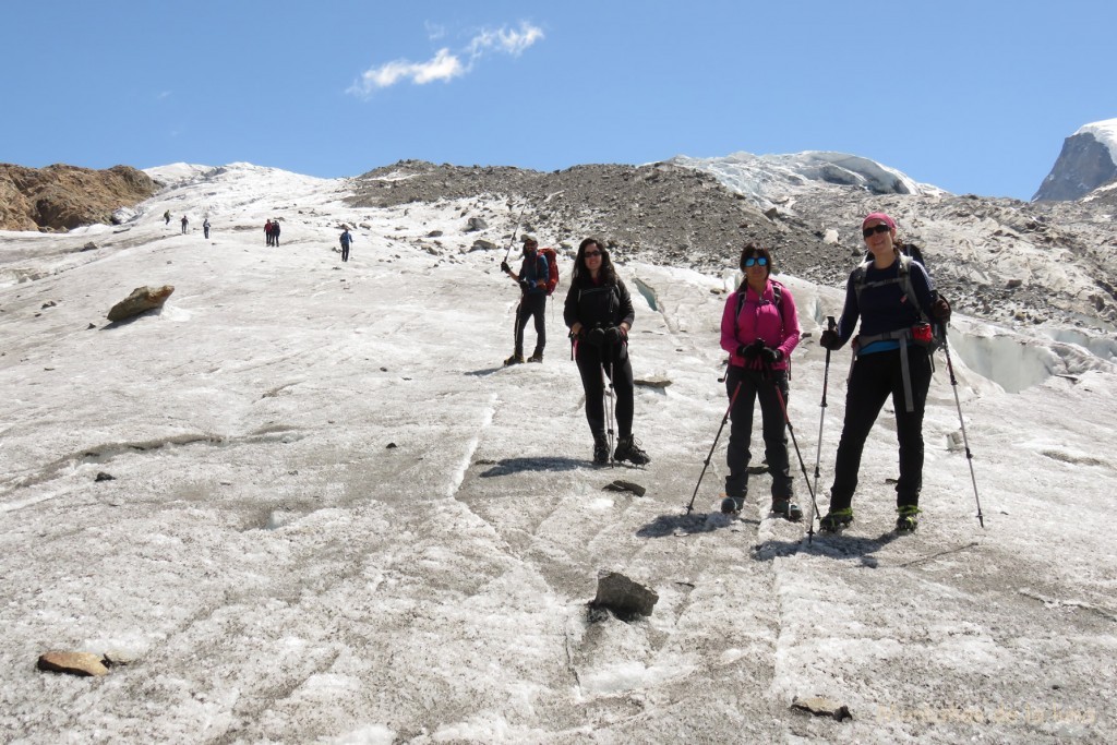Recorremos un trozo del Glaciar Gorner, delante Nuria, Tere y Leti